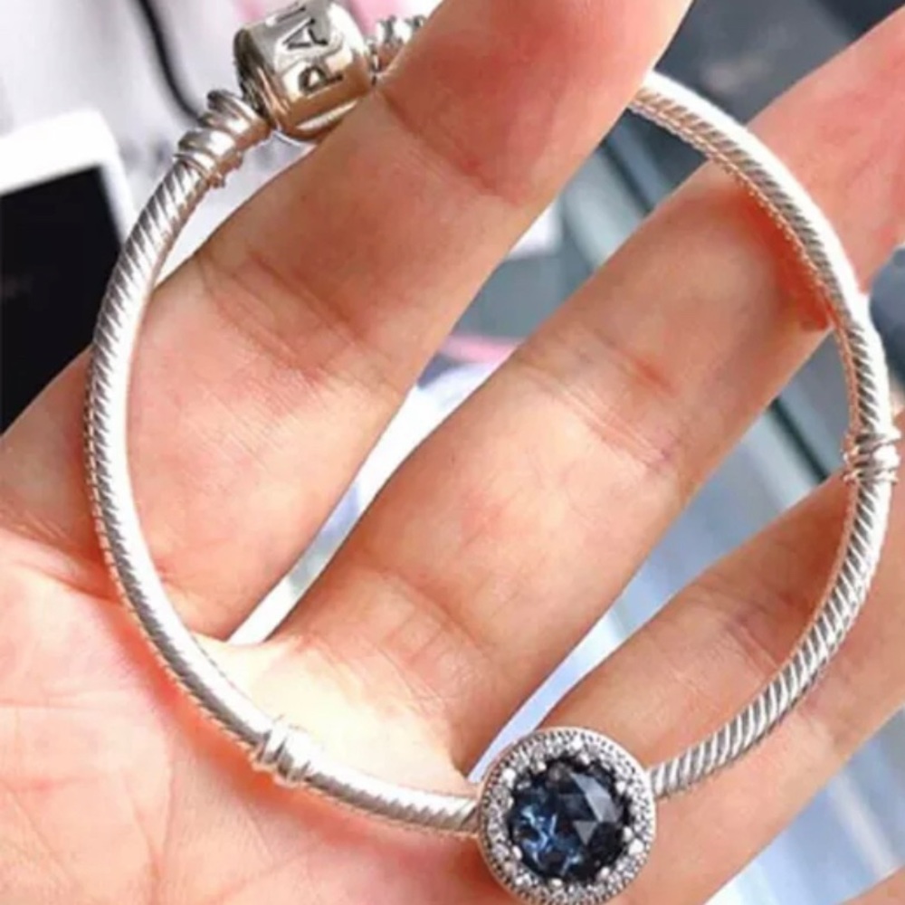 Auth PANDǑRA SILVER Silver Snake Chain Barrel Clasp Bracelet with a charm - Picture 3 of 3